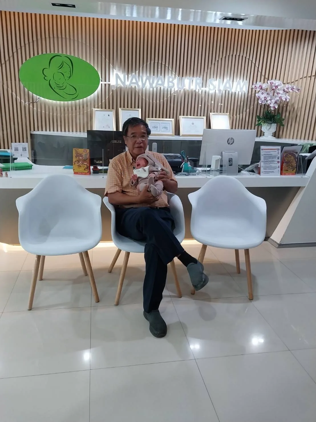 น้องจีน มารายงานตัว ขอต้อนรับสมาชิกใหม่ ครอบครัวIVF/ICSI ศ.นพ.นเรศร สุขเจริญ